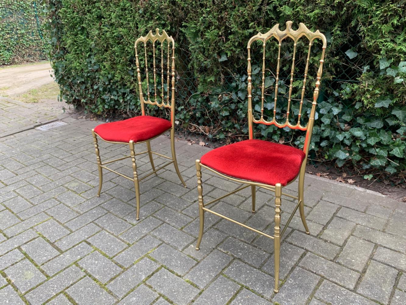 chiavari style chairs