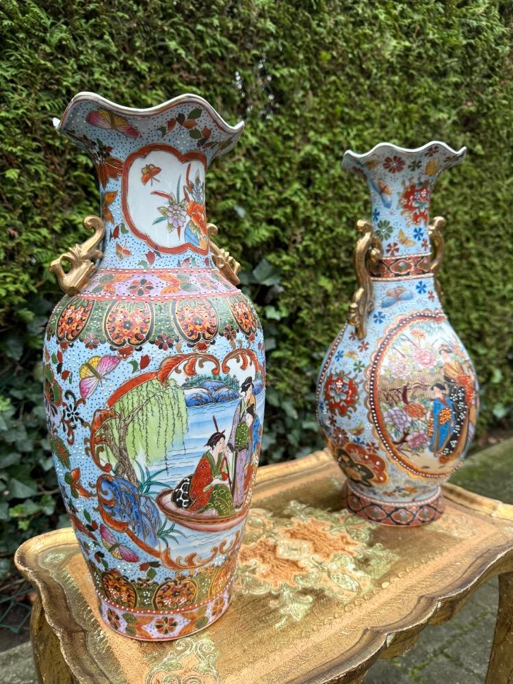 Chinese Pair of vases