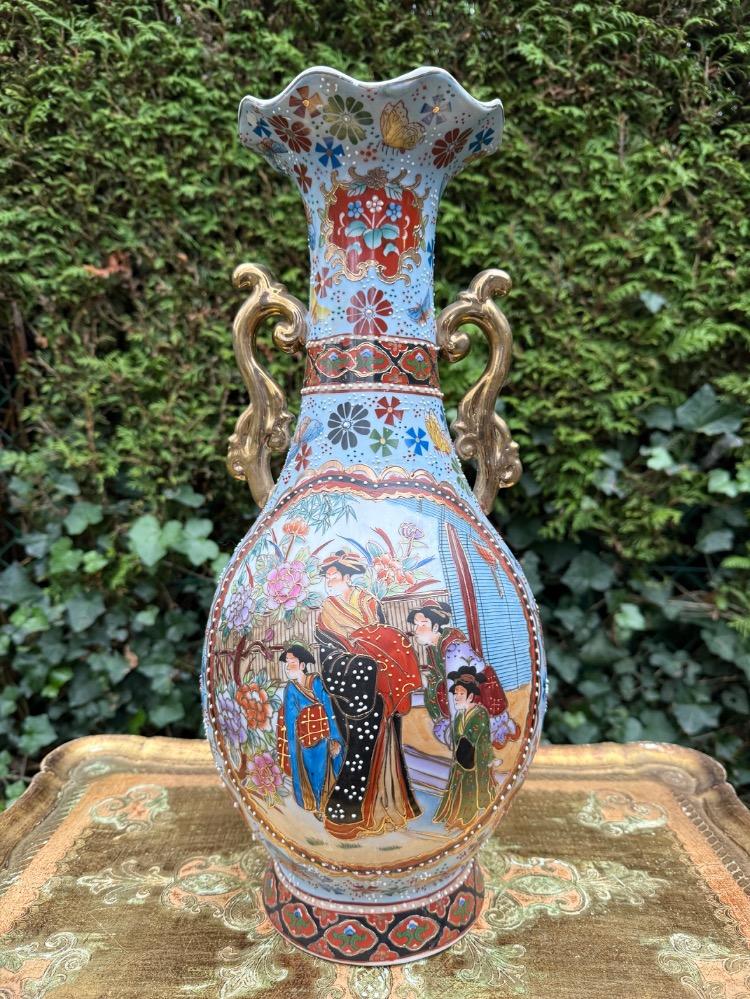 Chinese Pair of vases