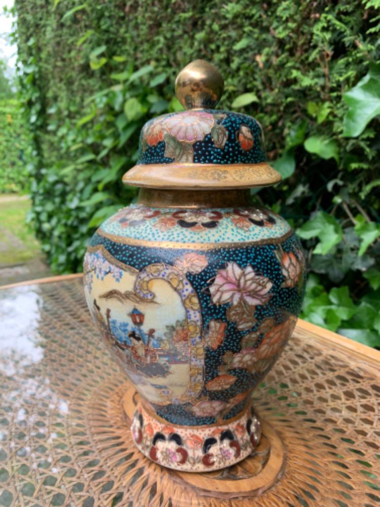 Chinese Vase with lid