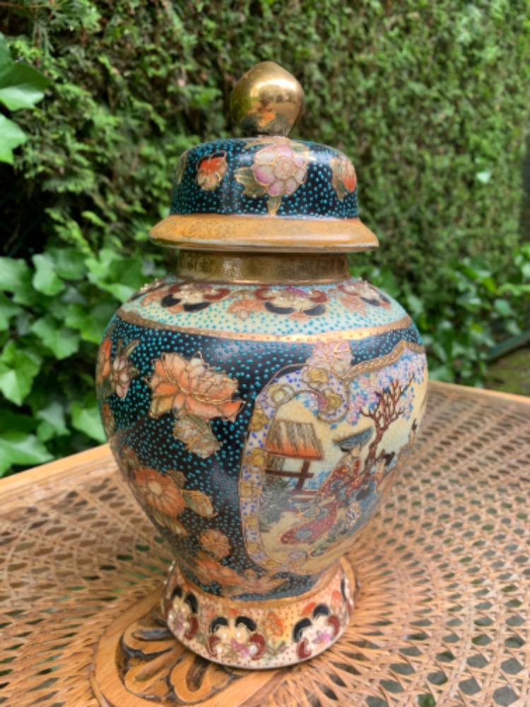 Chinese Vase with lid