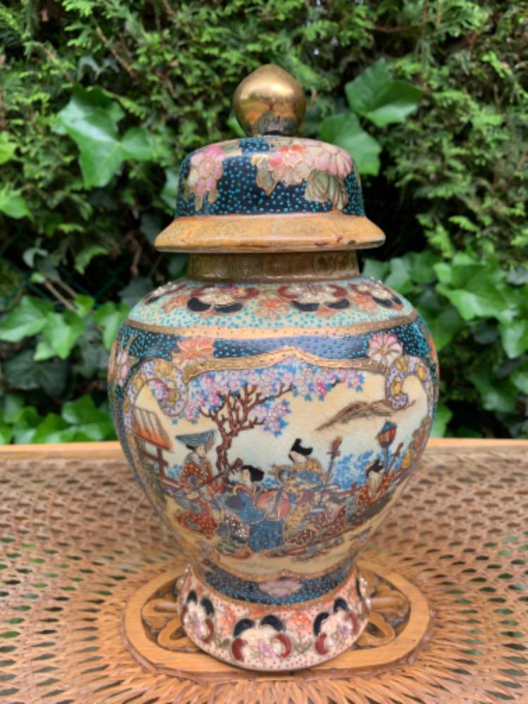 Chinese Vase with lid