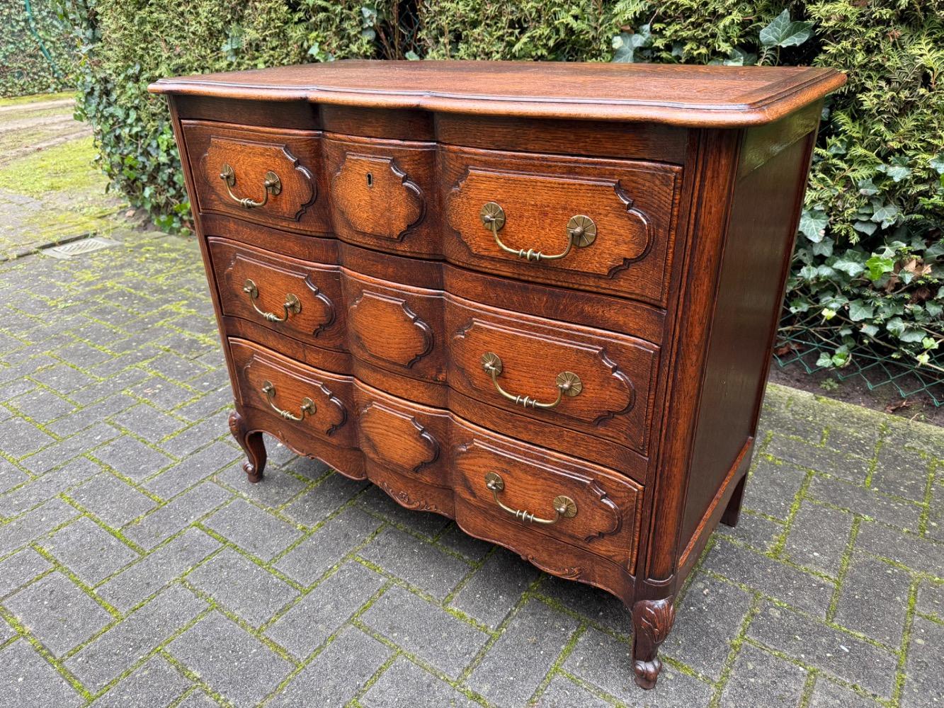 Country French Chest of drawers