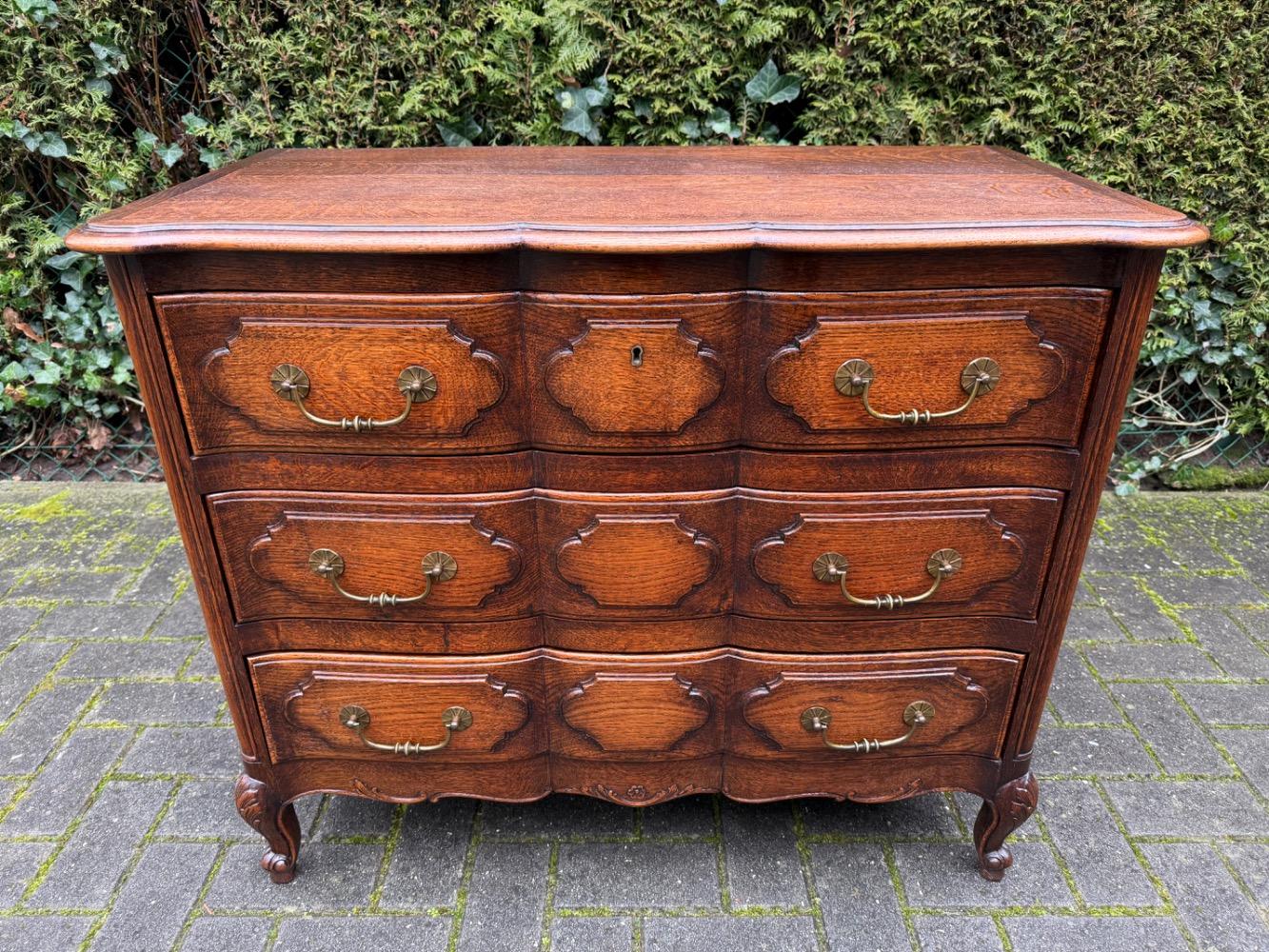 Country French Chest of drawers