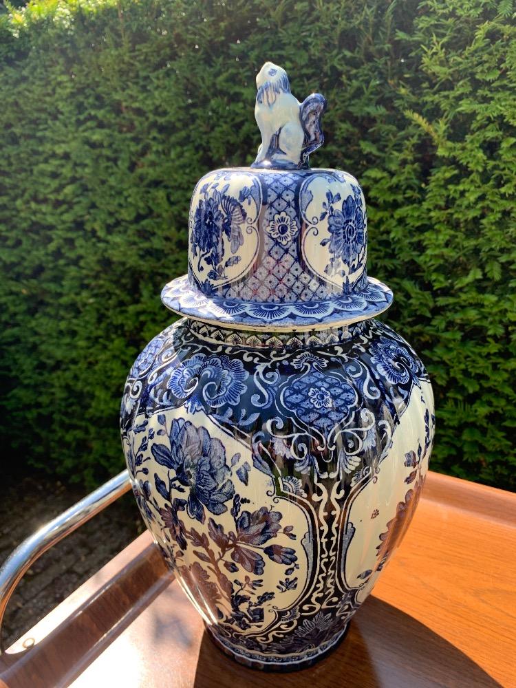 Delft style Pair of lidded pots