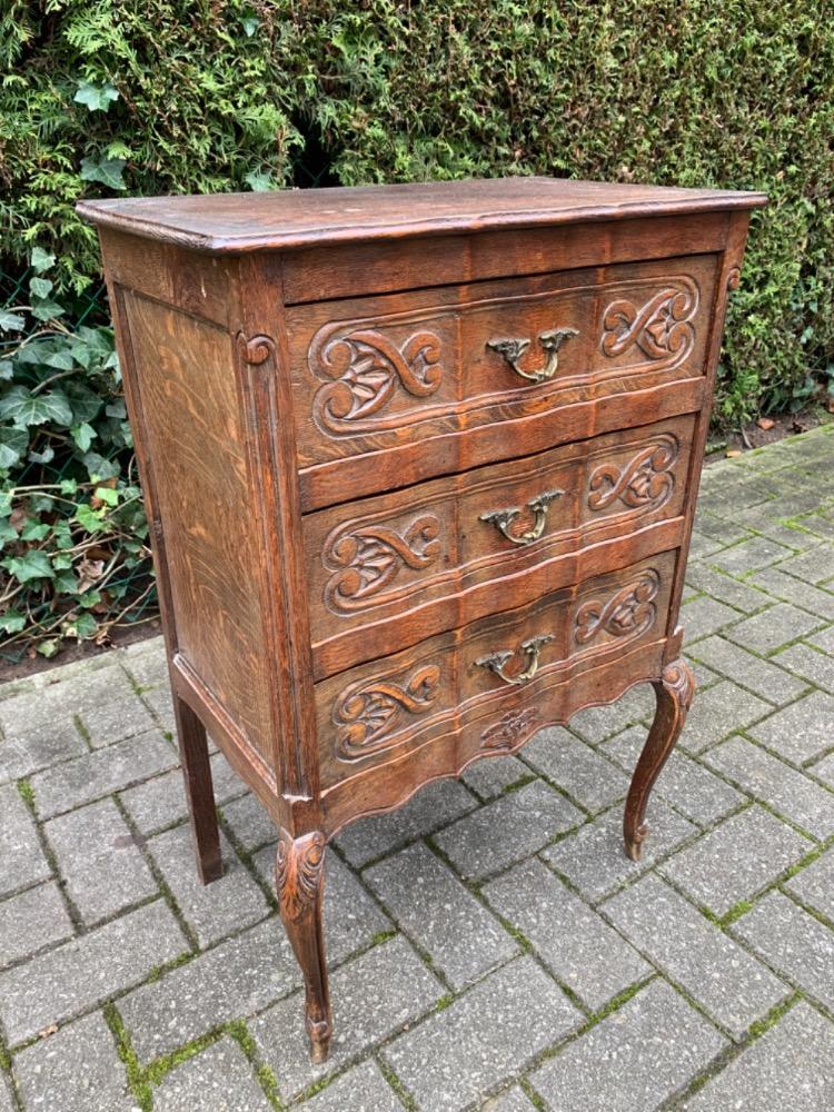 Louis XV style Chest of drawers