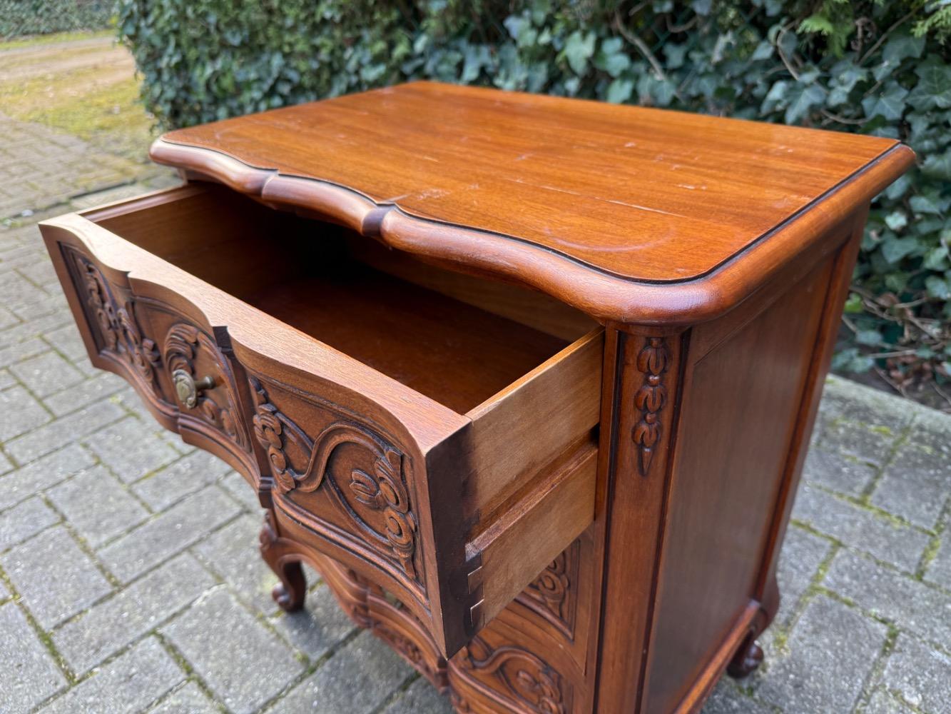 Louis XV style Chest of drawers