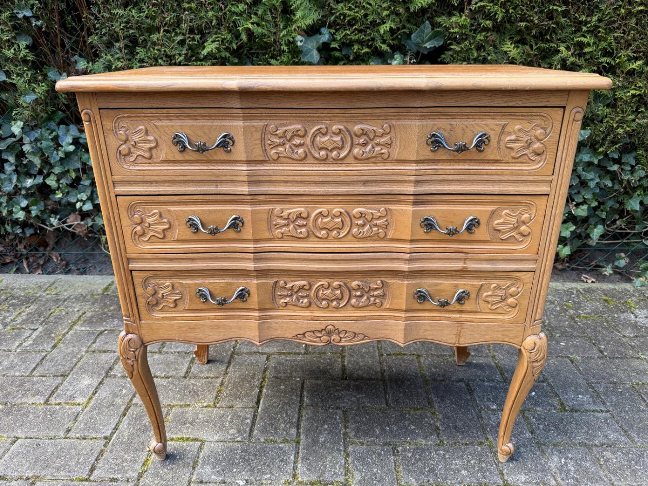 Louis XV style Chest of drawers