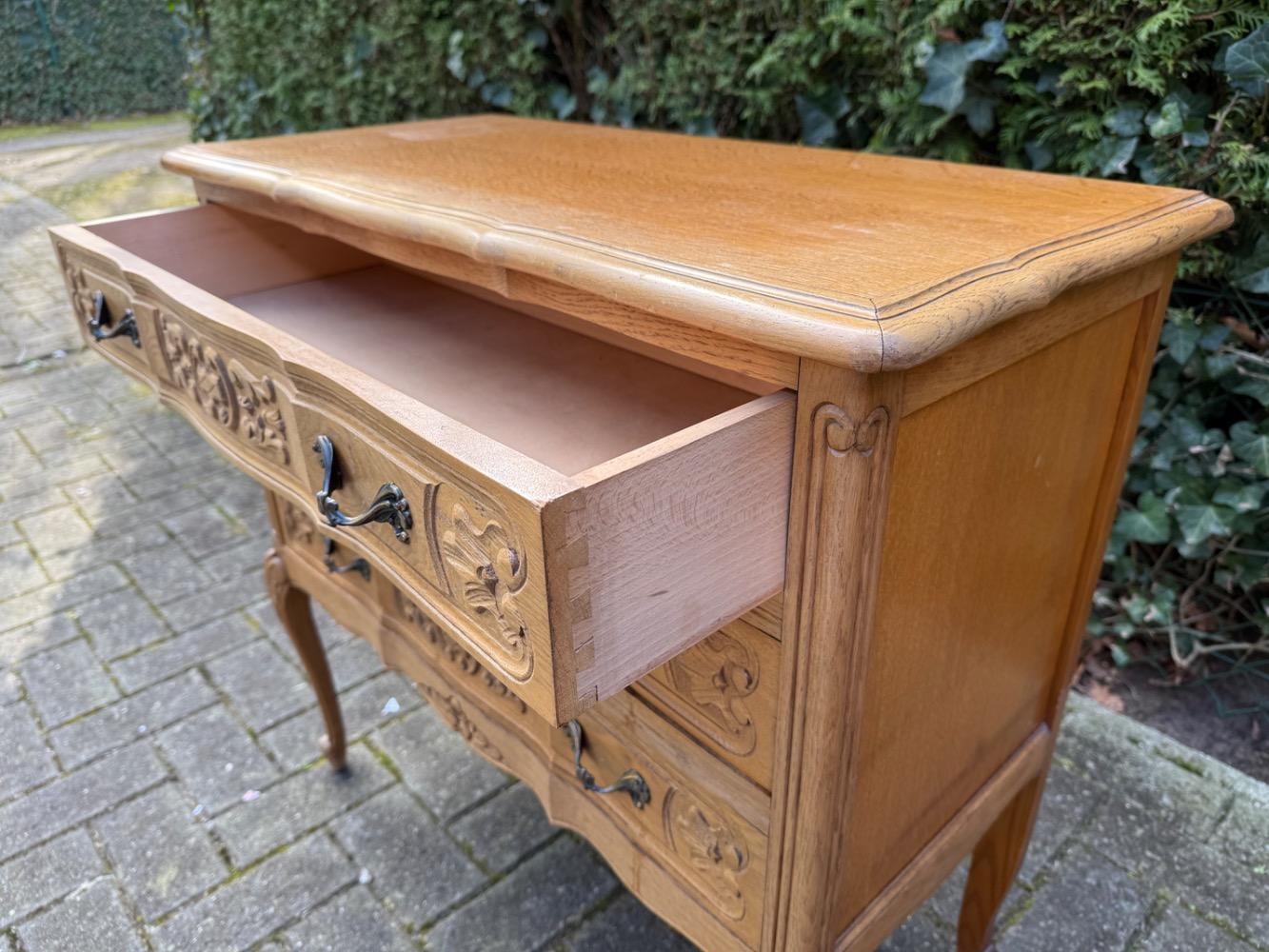 Louis XV style Chest of drawers