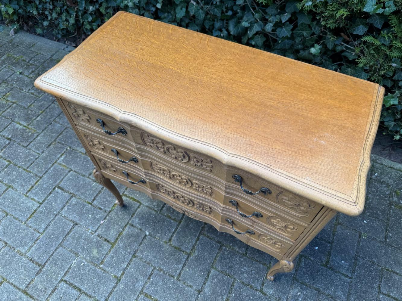 Louis XV style Chest of drawers