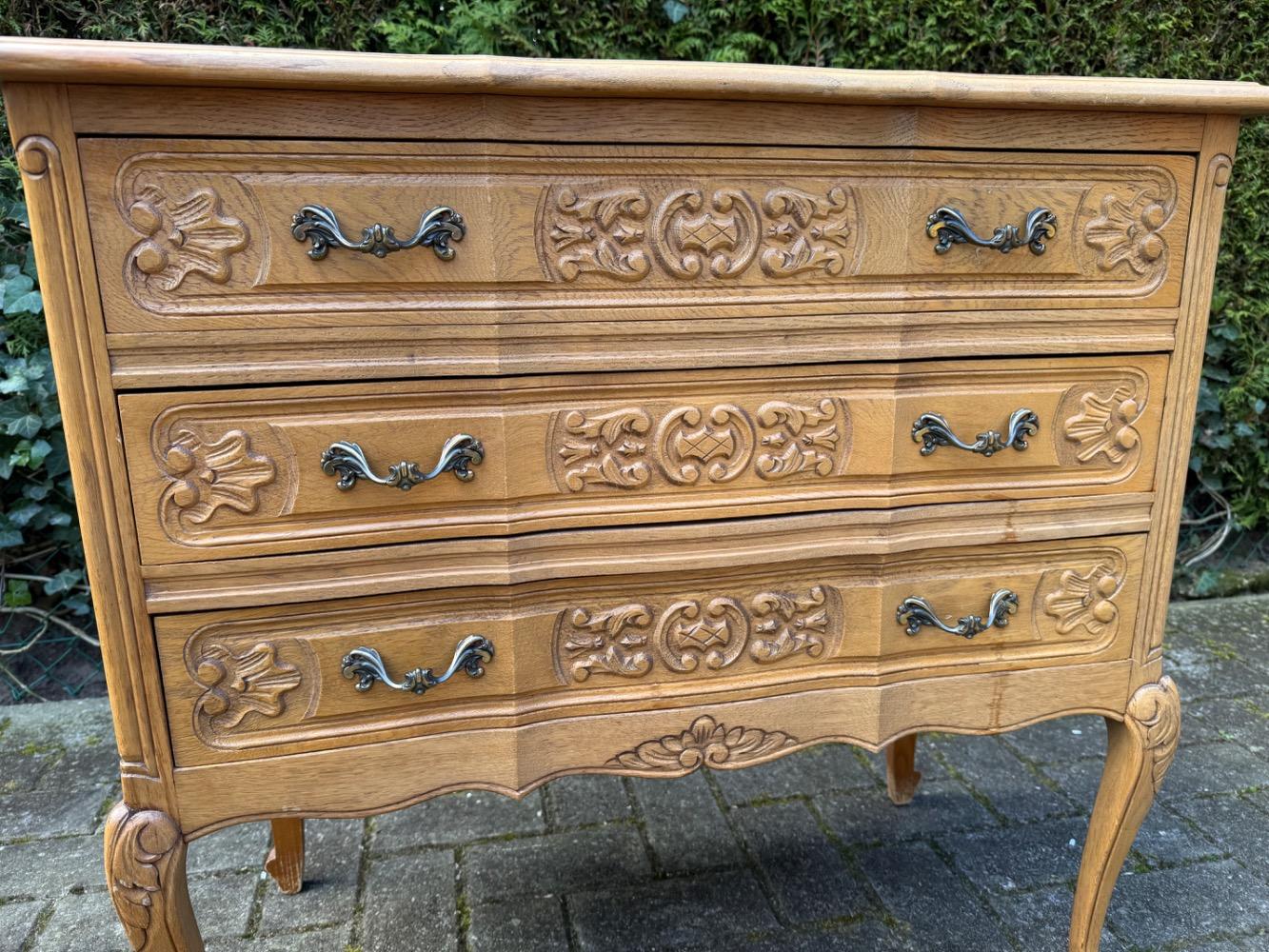 Louis XV style Chest of drawers