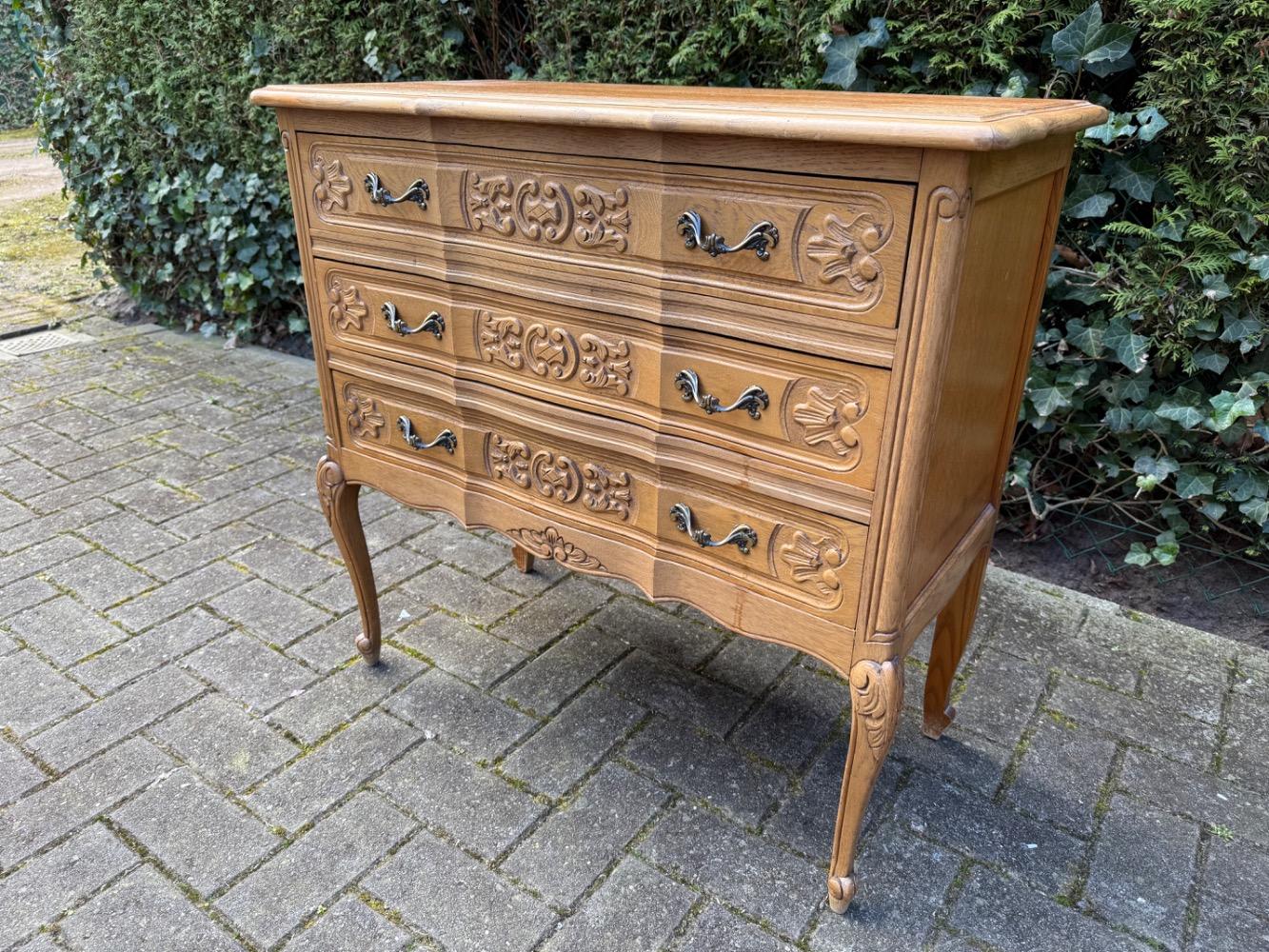 Louis XV style Chest of drawers